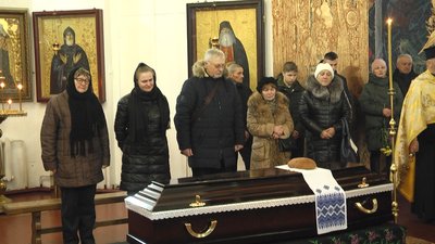 Повернувся з-за кордону, щоб боронити Україну: в Житомирі попрощалися із загиблим десантником Олександром Стаканом Повернувся з-за кордону, щоб боронити Україну: в Житомирі попрощалися із загиблим десантником Олександром Стаканом