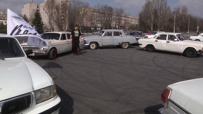 У Запоріжжі автолюбителі привітали жінок з прийдешнім святом У Запоріжжі автолюбителі привітали жінок з прийдешнім святом