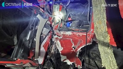На Рівненщині у ДТП водія заблокувало в кабіні На Рівненщині у ДТП водія заблокувало в кабіні