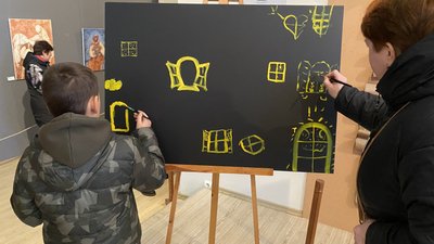 У Чернігові у художньому музеї імені Галагана відбувся артзахід для дітей "Дім – це ти" У Чернігові у художньому музеї імені Галагана відбувся артзахід для дітей "Дім – це ти"