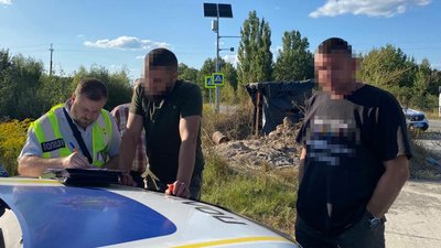 Автівка з'їхала у кювет та перекинулася: на Житомирщині у ДТП травмувалися двоє киян Автівка з'їхала у кювет та перекинулася: на Житомирщині у ДТП травмувалися двоє киян