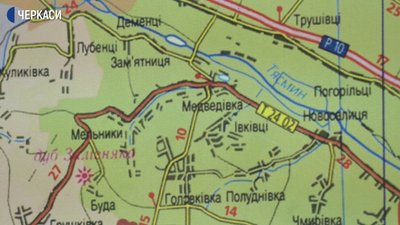 Жителі одного із сіл Черкащини самостійно почали ремонтувати дорогу Жителі одного із сіл Черкащини самостійно почали ремонтувати дорогу
