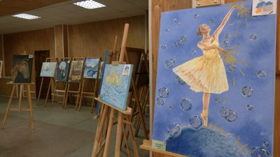 На Волині під час благодійної виставки-аукціону зібрали майже 14 тисяч гривень На Волині під час благодійної виставки-аукціону зібрали майже 14 тисяч гривень