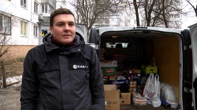 140 банок за чотири дні: житомирянка Олена Козак готує та передає військовим тушкованку 140 банок за чотири дні: житомирянка Олена Козак готує та передає військовим тушкованку