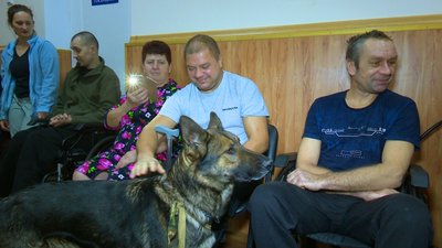 "Знімається психічна напруга": у Вінниці кінологиня проводить каністерапію для захисників "Знімається психічна напруга": у Вінниці кінологиня проводить каністерапію для захисників