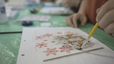 У Вінниці провели майстер-клас із виготовлення новорічних листівок У Вінниці провели майстер-клас із виготовлення новорічних листівок