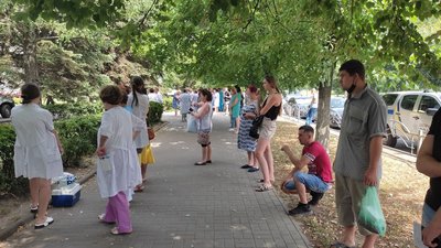 З поліклініки у Луцьку евакуювали пацієнтів та медиків. У приміщенні працюють вибухотехніки З поліклініки у Луцьку евакуювали пацієнтів та медиків. У приміщенні працюють вибухотехніки