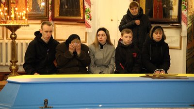 Загинув на Донеччині: у Житомирі попрощалися з військовим Анатолієм Беляком Загинув на Донеччині: у Житомирі попрощалися з військовим Анатолієм Беляком