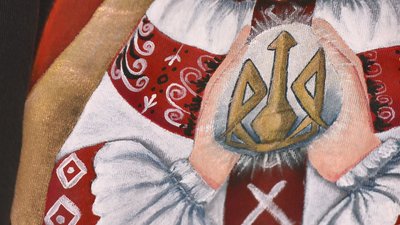 Черкащанка розмальовує футболки Черкащанка розмальовує футболки