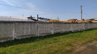 Згоріло 200 квадратів покрівлі: в цеху із виробництва палетів біля Луцька – пожежа