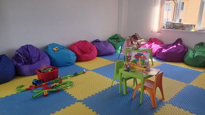 Дитячий простір для дітей та батьків у соціальному центрі. Дитячий простір для дітей та батьків у соціальному центрі.