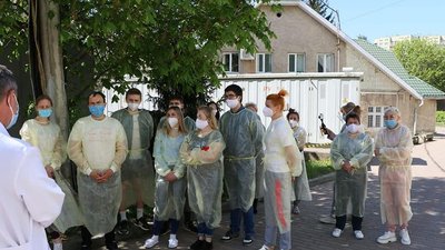 Першу тижневу зміну здали медики обласної лікарні, що лікували хворих на COVID-19 в Ужгороді
