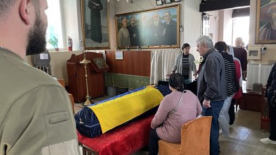 Загинув на Донеччині. У Херсоні провели в останню путь бійця Володимира Васяновича Загинув на Донеччині. У Херсоні провели в останню путь бійця Володимира Васяновича