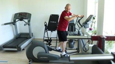 Військовий, який проходить реабілітацію у Вашківецькій лікарні на Буковині Військовий, який проходить реабілітацію у Вашківецькій лікарні на Буковині