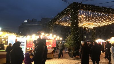 Понад 30 метрів. У Києві запалюють головну ялинку країни Понад 30 метрів. У Києві запалюють головну ялинку країни