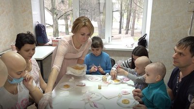 Пацієнти онкоцентру вчились оздоблювати пряники та бісквіти