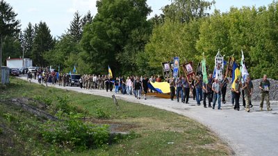 На Тернопільщині в останню путь провели військового Віталія Плахотного На Тернопільщині в останню путь провели військового Віталія Плахотного