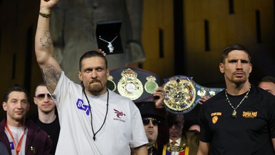 Олександр Усик та Ріко Верховен на церемонії зважування