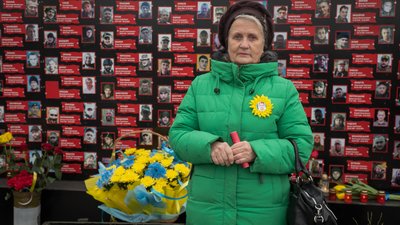 "Витягуємо одна одну з депресії". Історії жінок, які втратили на війні синів та чоловіків "Витягуємо одна одну з депресії". Історії жінок, які втратили на війні синів та чоловіків