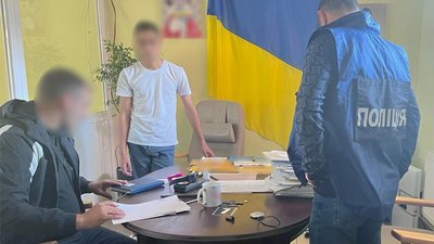 Пропонували влаштувати на роботу за кордоном: у Житомирі затримали групу осіб Пропонували влаштувати на роботу за кордоном: у Житомирі затримали групу осіб