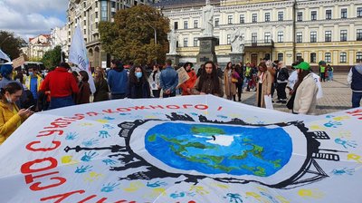 "Досить вбивати планету": у Києві влаштували Кліматичний марш "Досить вбивати планету": у Києві влаштували Кліматичний марш