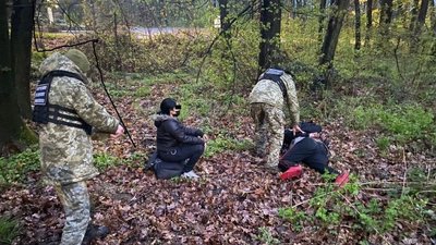 Нелегальних мігрантів з Домініканської республіки затримали на Закарпатті Нелегальних мігрантів з Домініканської республіки затримали на Закарпатті