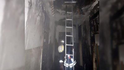У Кам'янському вогнеборці загасили займання в покинутій будівлі У Кам'янському вогнеборці загасили займання в покинутій будівлі