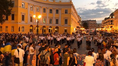 У рамках "Вишиванкового фестивалю" в Одесі пройшла акція пам'яті У рамках "Вишиванкового фестивалю" в Одесі пройшла акція пам'яті