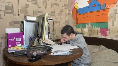 «Я народився без рук»: художник Андрій Мастюха з Полтавщини створює картини «Я народився без рук»: художник Андрій Мастюха з Полтавщини створює картини