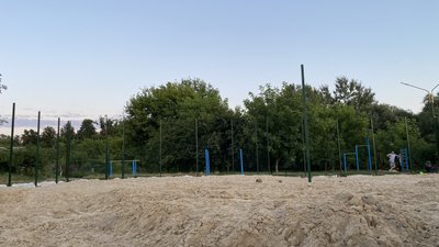 На пляжі "Хімік" у Вінниці облаштовують майданчик для пляжного волейболу На пляжі "Хімік" у Вінниці облаштовують майданчик для пляжного волейболу