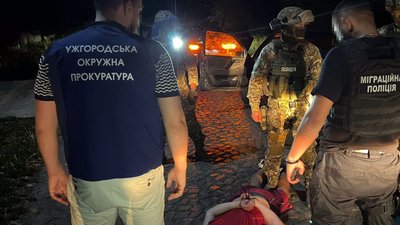 Двох закарпатців підозрюють у незаконному переправленні чоловіків за кордон