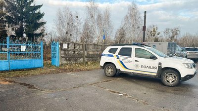 Територія біля кладовища в селі Михайлівка-Рубежівка, де виявили тіло іноземця