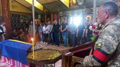 У Сумах поховали загиблого військового Олександра Шинкаренка У Сумах поховали загиблого військового Олександра Шинкаренка