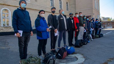 На Дніпропетровщині 1300 призовників відправилися на військову службу