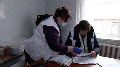 Медична допомога та безкоштовні ліки: як працює медична мобільна бригада у віддалених селах Чернігівщини Медична допомога та безкоштовні ліки: як працює медична мобільна бригада у віддалених селах Чернігівщини