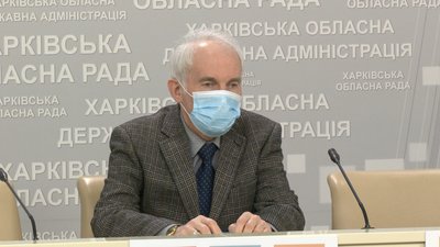 СOVID-відділення обласної лікарні думають обладнати підйомниками: як носять хворих зараз СOVID-відділення обласної лікарні думають обладнати підйомниками: як носять хворих зараз