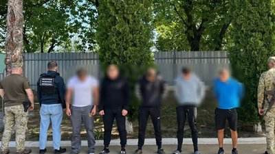 Намагалися перетнути кордон: на Закарпатті затримали п'ятьох чоловіків від 18 до 23 років