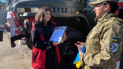 10-річна волонтерка з Дніпра зібрала понад шість тисяч гривень для військових 10-річна волонтерка з Дніпра зібрала понад шість тисяч гривень для військових