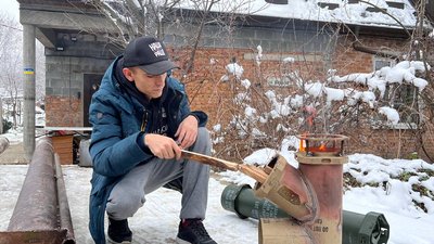 На Тернопільщині волонтери з тубусів від зброї роблять турбопічки На Тернопільщині волонтери з тубусів від зброї роблять турбопічки