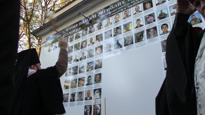 В Одесі відкрили “Стіну пам’яті” загиблих українських військових, в церкві заявили про провокації В Одесі відкрили “Стіну пам’яті” загиблих українських військових, в церкві заявили про провокації