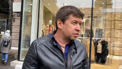 "Кіт-джентльмен". В Одесі встановили новий арт-об’єкт, присвячений сценаристу Яну Гельману