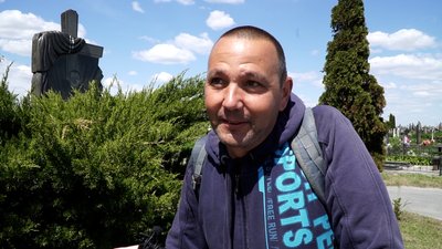Ходити виключно доріжками та нікуди не звертати: у Чернігові відкрили кладовище "Яцево" Ходити виключно доріжками та нікуди не звертати: у Чернігові відкрили кладовище "Яцево"