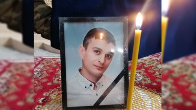 На Чернігівщині попрощалися з п'ятьма солдатами, які загинули на сході України На Чернігівщині попрощалися з п'ятьма солдатами, які загинули на сході України