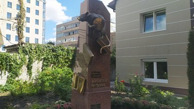 У Харківському фармацевтичному університеті встановили пам'ятник лабораторному щуру У Харківському фармацевтичному університеті встановили пам'ятник лабораторному щуру