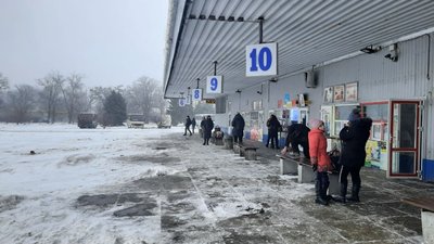 Через ожеледицю відмінили рейси 76 автобусів, які їздять через Кропивницький Через ожеледицю відмінили рейси 76 автобусів, які їздять через Кропивницький
