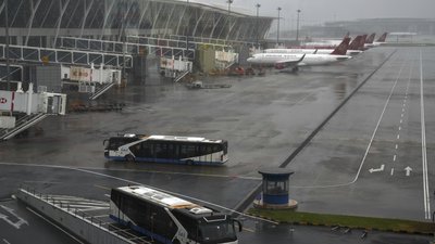 Закриті аеропорти і затоплені вулиці. На Шанхай обрушився тайфун Ін-фа