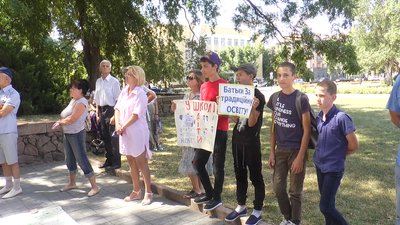 У Миколаєві відбувся мітинг “Проти штучного карантину” У Миколаєві відбувся мітинг “Проти штучного карантину”