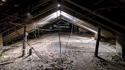 У Миколаєві жителі п’ятиповерхівки півтора року чекають на початок ремонту даху