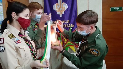 Тернопільські пластуни привезли Вифлеємський вогонь Тернопільські пластуни привезли Вифлеємський вогонь