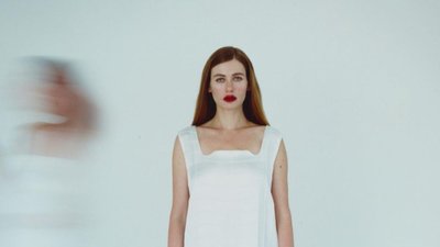Фотосесію співачки Луни критикують через романтизацію війни
